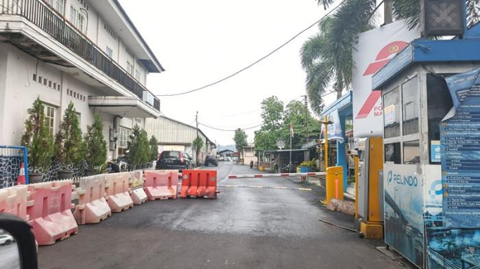 PELABUHAN MANADO - Suasana di Pelabuhan Manado, Kecamatan Wenang, Kota Manado, Sulawesi Utara, tampak sepi pada Minggu (1/3/2026) sore. Tidak terlihat aktivitas penumpang maupun buruh di sekitar area pelabuhan.