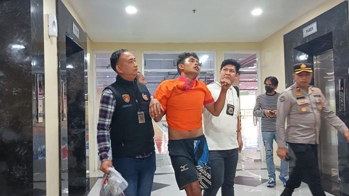 PELAKU DITANGKAP - Pelaku pembunuhan ibu hamil di sebuah hotel di Palembang, Sumatera Selatan ditangkap pada Kamis (16/10/2025). Pelaku dan korban kenal di sosmed. Keduanya sepakat Rp 300 ribu.
