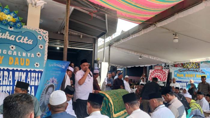 PEMAKAMAN - Ibadah pemakaman politisi senior Manado, Boby Daud, digelar di rumah duka di Lingkungan 3 Kelurahan Karame, Kecamatan Singkil, Kota Manado, Sulawesi Utara, Rabu (8/4/2026).