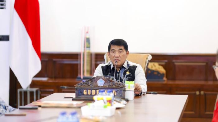 PEMPROV SULUT - Gubernur Sulawesi Utara (Sulut), Yulius Selvanus Komaling (YSK), menunjuk tokoh muda Sulut, Meyvo Rumengan, sebagai pengurus Forum Kewaspadaan Dini Masyarakat (FKDM) Provinsi Sulut. Penyerahan SK tersebut berlangsung di Wisma Negara Bumi Beringin, Manado, Selasa (17/3/2026).
