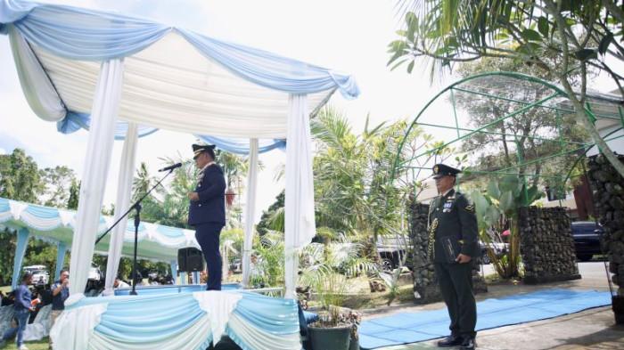 PEMPROV SULUT - Gubernur Sulawesi Utara Yulius Selvanus memimpin upacara