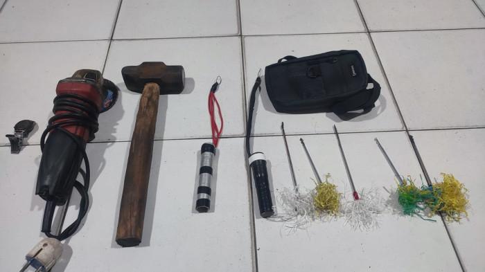PENANGKAPAN - Tim Resmob Polres Minsel menangkap dua remaja bernama Revi (15) dan Fendi (12) atas kepemilikan panah wayer.