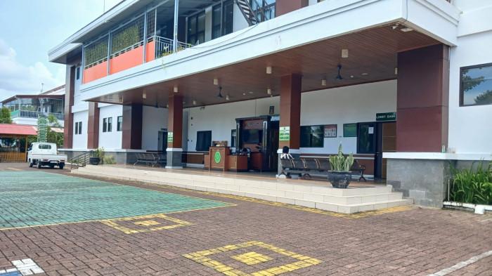 PN MANADO - Suasana Pengadilan Negeri Manado di Jalan Adipura Raya, Kima Atas, Mapanget, Manado, Sulawesi Utara, Jumat (10/4/2026). Sejumlah sidang masih berlangsung di tengah kebijakan WFH.