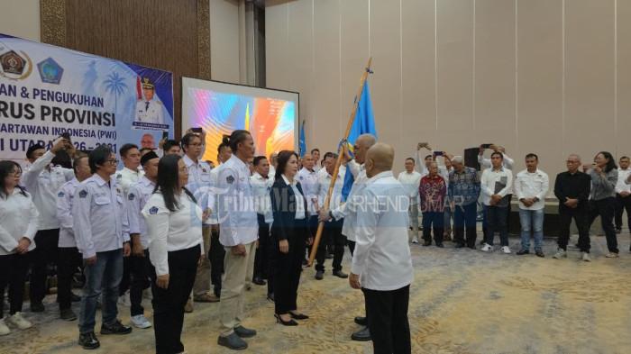 LANTIK: Pelantikan Pengurus Persatuan Wartawan Indonesia (PWI) Sulawesi Utara periode 2026-2031 berlangsung di Hotel Sintesa Peninsula, Rabu (13/5/2026). Gubernur YSK sempatkan diri hadir.