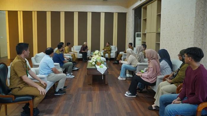PERTEMUAN - Pemkab Bolaang Mongondow (Bolmong), Sulawesi Utara (Sulut) dipimpin Bupati Yusra Alhabsyi menerima audiensi dari PT Fasadetama Indonesia, Selasa (05/05/2026). Bahas tentang penerapan program penegasan batas desa terintegrasi.