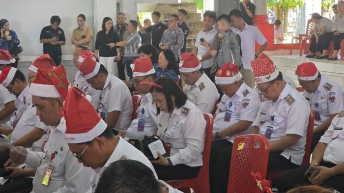 SAFARI: Gubernur Sulawesi Utara Yulius Selvanus Komaling (YSK) bersama rombongan Pemprov Sulut tiba di Kantor Bupati Minsel dan disambut jajaran Pemerintah Kabupaten Minahasa Selatan, Rabu 17 Desember 2025.