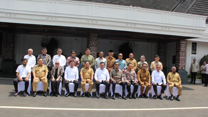 DIALOG: Gubernur Sulawesi Utara, Yulius Selvanus Komaling (YSK) menghadiri kegiatan Silaturahmi dan Dialog Bidang Politik, Hukum, dan Keamanan (Polkam) bersama para gubernur se-Indonesia, Selasa (14/4/2026)