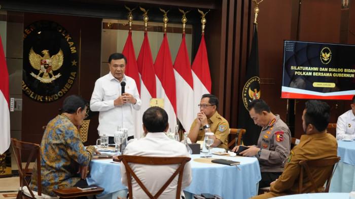 DIALOG: Gubernur Sulawesi Utara, Yulius Selvanus Komaling (YSK) menghadiri kegiatan silaturahmi dan dialog Bidang Politik, Hukum, dan Keamanan (Polkam) bersama para gubernur se-Indonesia, Selasa (14/4/2026)