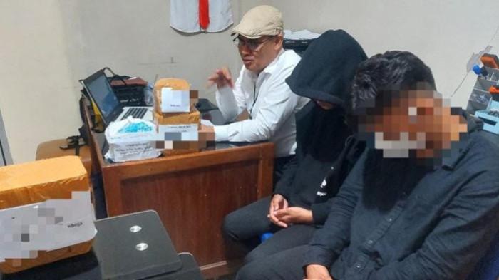 DIAMANKAN - Polsek Bandara menggalkan keberangkatan dua warga Manado yang direkrut jadi CPMI Ilegal ke Kamboja di Bandara Sam Ratulangi Manado, Senin (6/10/2025) pagi. Mereka diduga jadi korban TPPO.