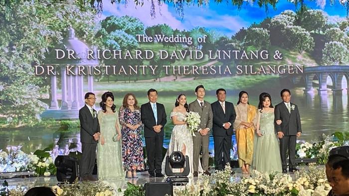 Putri dari Ketua DPRD Sulut, Fransiscus Andi Silangen, yakni Kristianty Silangen menikah