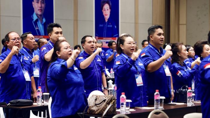 RAKERDA PARTAI DEMOKRAT - Gubernur Sulawesi Utara Mayjen TNI (Purn) Yulius Selvanus menghadiri Rapat Kerja Daerah (Rakerda) Partai Demokrat Sulawesi Utara yang berlangsung di Hotel Luwansa Manado, Jumat (14/11/2025). Kehadiran Gubernur merupakan bentuk penghormatan atas undangan resmi dari Partai Demokrat sekaligus dukungan terhadap aktivitas kelembagaan partai politik di daerah.