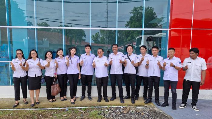 RESMI: Asisten 1 Pemprov Sulut Denny Manggala membacakan sambutan Menteri Kes