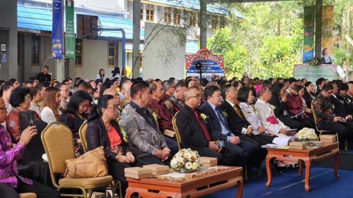 RESMI - Gubernur Sulawesi Utara Yulius Selvanus Komaling (YSK).kjui98900