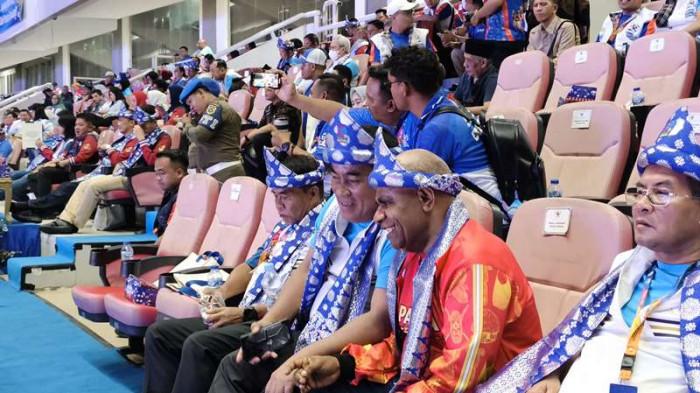 SEMANGAT: Gubernur Sulawesi Utara (Sulut) Yulius Selvanus KomalinHJGHJGHJG