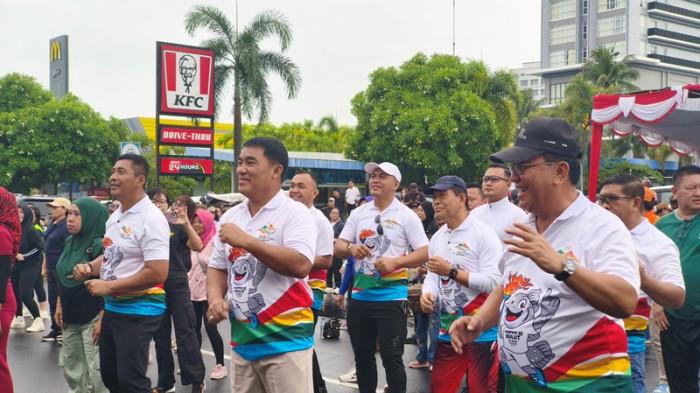 PORPROV - Gubernur Sulawesi Utara Yulius Selvanus Komaling (YSK) hadiri launching logo dan maskot Pekan Olahraga Provinsi (PORPROV) ke-12 Sulut yang digelar di Kawasan Megamas, Manado, Sabtu 23 Agustus 2025. Ini harapannya.
