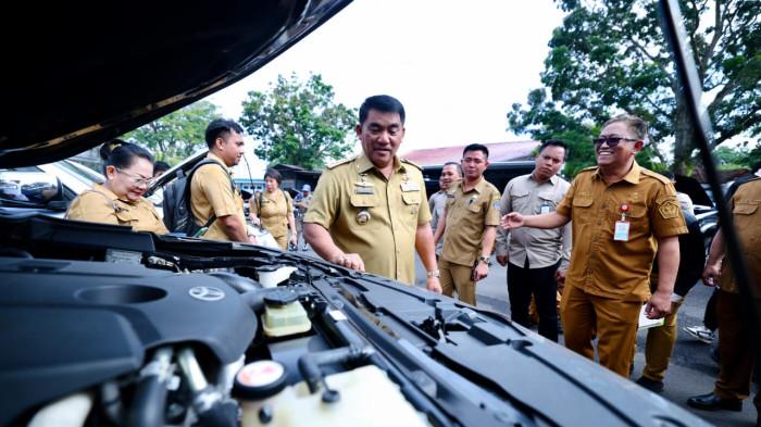 KENDARAAN DINAS - Gubernur YSK menegaskan bahwa kendaraan dinas merupakan fasilitas negara yang harus digunakan secara bertanggung jawab.