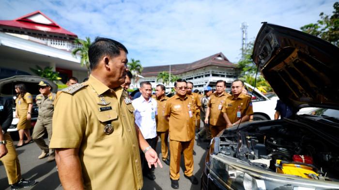 KENDARAAN DINAS - Gubernur YSK menegaskan bahwa kendaraan dinas merupakan fasilitas negara yang harus digunakan secara bertanggung jawab.