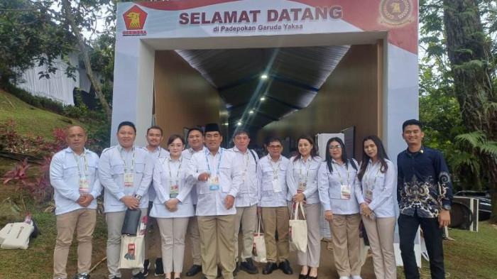 SEMANGAT: Ketua Dewan Pimpinan Daerah (DPD) Partai Gerindra Sulawesi Utara, Mayjen TNI (Purn) Yulius Selvanus Komaling (YSK),menghadiri Taklimat Ketua Dewan Pembina Partai Gerindra, Jenderal TNI (Purn) H. Prabowo Subianto. Kegiatan ini digelar di Padepokan Garudayaksa, Hambalang, Bogor, Sabtu (8/11/2025)