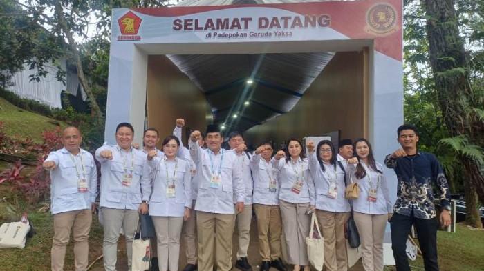 SEMANGAT: Ketua Dewan Pimpinan Daerah (DPD) Partai Gerindra Sulawesi Utara, Mayjen TNI (Purn) Yulius Selvanus Komaling (YSK),menghadiri Taklimat Ketua Dewan Pembina Partai Gerindra, Jenderal TNI (Purn) H. Prabowo Subianto. Kegiatan ini digelar di Padepokan Garudayaksa, Hambalang, Bogor, Sabtu (8/11/2025)