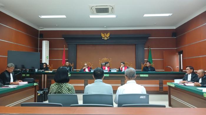 SIDANG KORUPSI - Pengadilan Negeri Manado menggelar sidang perdana kasus korupsi dana bantuan Islamic Development Bank (IsDB) dan Rupiah Murni Pendamping, Rabu (4/2/2026). Sidang pembacaan dakwaan ini berlangsung di Ruangan Prof.Dr.H. Muhammad Hatta Ali, SH, MH.