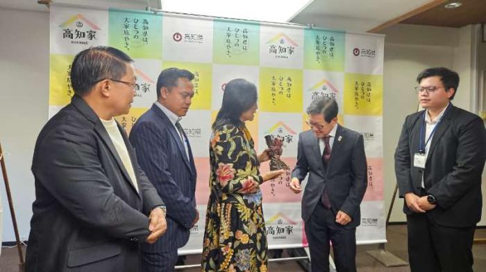 SINERGI - Pemerintah Prefecture Kochi secara resmi menerima kunjungan rombongan.-