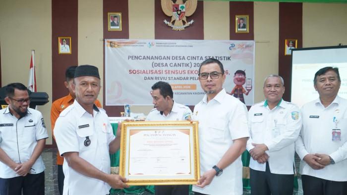 SOSIALISASI - Bupati Kabupaten Bolaang Mongondow Utara (Boltara) Sirajudin Lasena membuka sosialisasi Sensus Ekonomi 2026, di Aula Kantor Camat Kaidipang, Selasa (15/04/2026).