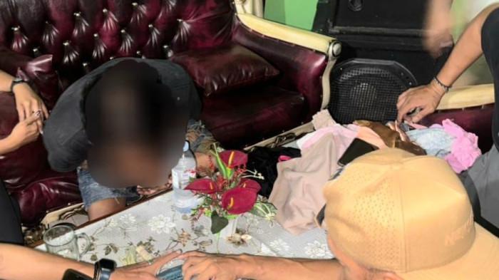 PELAKU - Satresnarkoba Polres Bitung menangkap seorang warga Kota Bitung atas kepemilikan Narkotika jenis sabu-sabut.