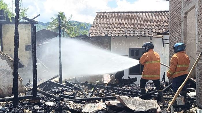 Breaking News: 1 Rumah yang Baru Dibangun di Purworejo Boltim Sulut Ludes Terbakar