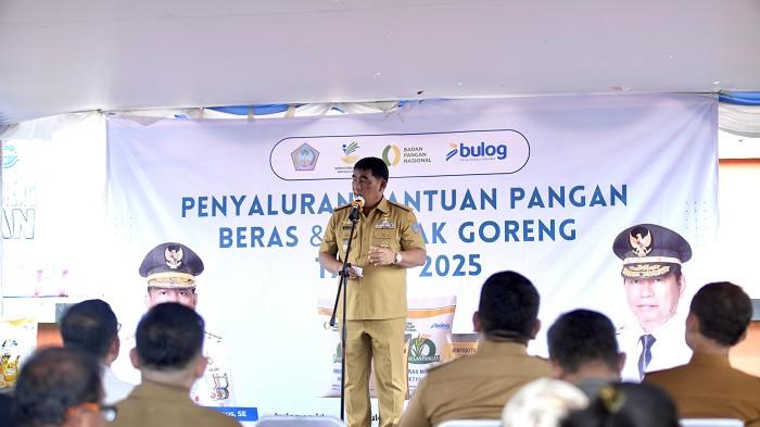 BERSYUKUR: Sebanyak 139 ribu keluarga penerima manfaat (KPM) di Provinsi Sulawesi Utara (Sulut) akan menerima bantuan pangan dari pemerintah berupa 20 kilogram beras dan 4 liter minyak goreng untuk alokasi bulan Oktober–November 2025, hal tersebut disampaikan oleh Gubernur Sulut YSK, Selasa (11/10/2025)