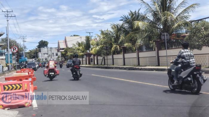 PANTAUAN - Pantauan di Depan Mapolda Sulut, Jl. Bethesda, Kec. Sario, Kota Manado, Senin (13/4/2026). Sebanyak 180 pengendara tak pakai helm saat melintas di Jalan Bethesda Manado Sulut.