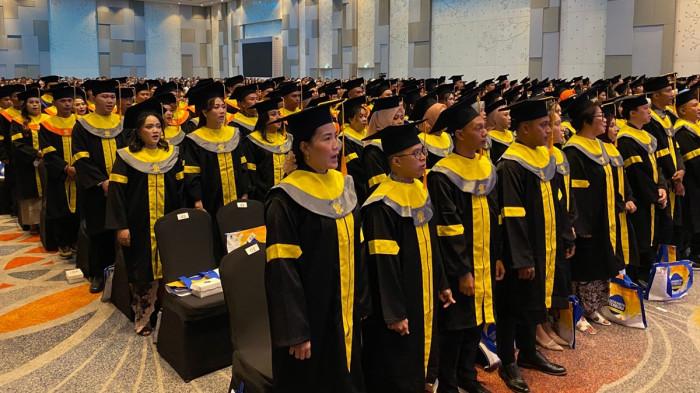 Sebanyak 373 wisudawan mengikuti Wisuda Universitas Terbuka (UT) Manado