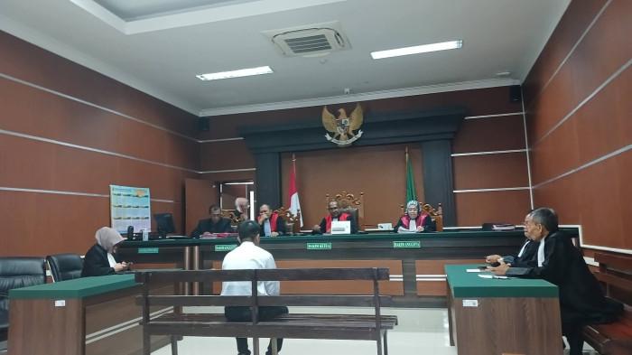 SIDANG - Sidang kasus pembunuhan Godbless Solang di Pengadilan Negeri Manado, Jalan Adipura Raya, Kima Atas, Mapanget, Manado, Sulawesi Utara, Rabu (17/6/2026). Sidang dengan agenda pembacaan pembelaan (pledoi) tersebut dipimpin oleh Ketua Majelis Hakim, Thobias Benggian.