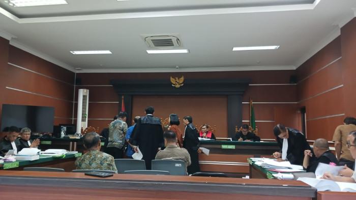 SIDANG KORUPSI - Sidang lanjutan kasus dugaan korupsi dana Islamic Development Bank (ISDB) dan Rupiah Murni Pendamping (RMP) di Universitas Sam Ratulangi (Unsrat) digelar di Ruang Sidang Hatta Ali, Pengadilan Negeri Manado, Sulawesi Utara, Rabu (11/2/2026). Sidang dengan agenda pemeriksaan saksi dari barang bukti dari Jaksa Penuntut Umum (JPU) ini dipimpin oleh Ketua Majelis Hakim, Ronald Massang.