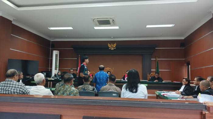 SIDANG KORUPSI - Sidang lanjutan kasus korupsi dana Islamic Development Bank (IsDB) dan Rupiah Murni Pendamping (RMP) di Universitas Sam Ratulangi (Unsrat) kembali digelar di Pengadilan Negeri (PN) Manado, Sulawesi Utara, Rabu (11/2/2026). Sidang dengan agenda pemeriksaan saksi dan barang bukti dari Jaksa Penuntut Umum (JPU) ini dipimpin oleh Ketua Majelis Hakim Ronald Massang.