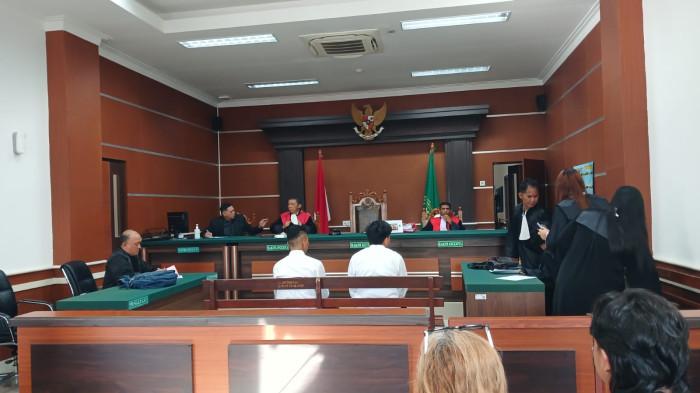 SIDANG - Sidang lanjutan kasus pembunuhan Joel Alberto Tanos dengan agenda pembacaan pledoi terdakwa Abdul Muchlis Rawasi alias Alo digelar di Pengadilan Negeri Manado, Jalan Adipura Raya, Kima Atas, Mapanget, Manado, Sulawesi Utara, Selasa (28/4/2026).