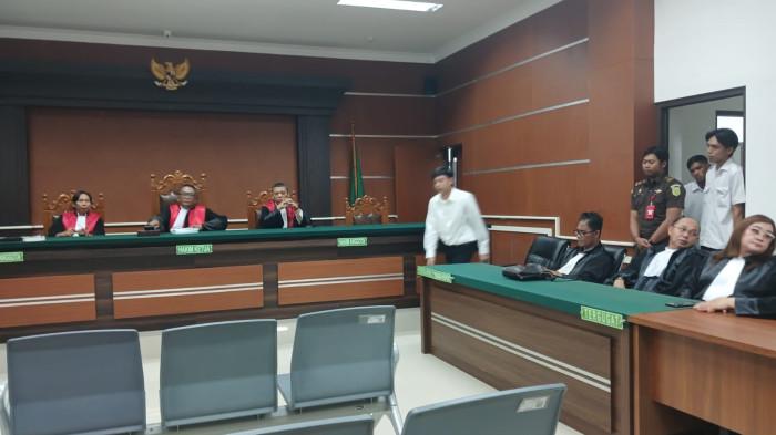TERDAKWA- Sidang vonis kasus pembunuhan Joel Tanos dengan terdakwa Abdul Muchlis Rawasi di PN Manado, Sulawesi Utara, Senin (4/5/2026).