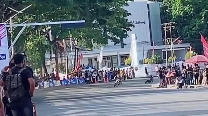 PEMBALAP TEWASS - Situasi di lintasan Kejuaraan Balap Motor Kapolres Banggai 2025, Sabtu (4/10/2025).