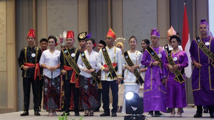 SEMANGAT: Ketua Tim Penggerak PKK Provinsi Sulawesi Utara, Anik Yulius Selvanus, hadir dan memberikan dukungan penuh pada Grand Final Pemilihan Duta Stunting Provinsi Sulut 2025 yang digelar di Hotel Luwansa Manado, Rabu (19/11/2025)