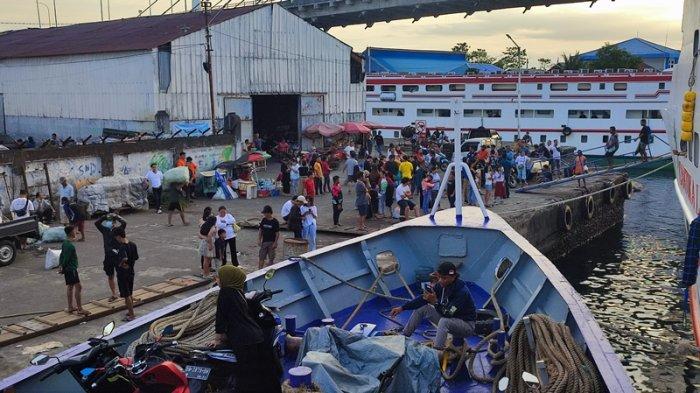 Potret Suasana Pelabuhan Manado Sulawesi Utara Sebelum Keberangkatan KM Geovani Tujuan Ternate