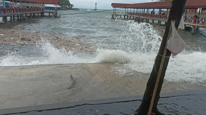 Suasana kawasan Dermaga Kalimas Manado