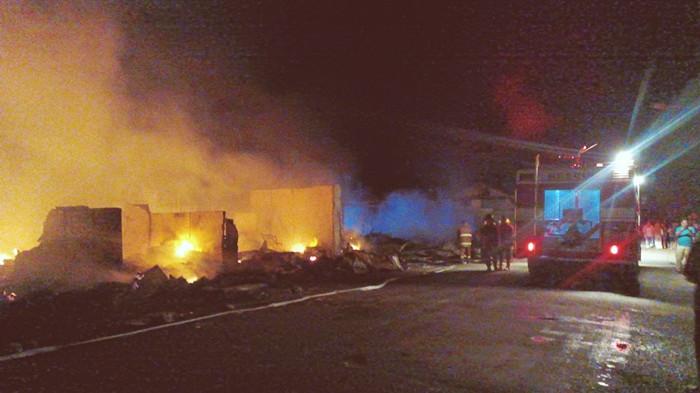 KEBAKARAN DI BOLMONG: Suasana saat kebakaran di Pasar Lolak Bolmong Sulawesi Utara beberapa waktu lalu. Berikut data kebakaran di Kabupaten Bolmong, Sulawesi Utara (Sulut) sepanjang tahun 2024-2025.