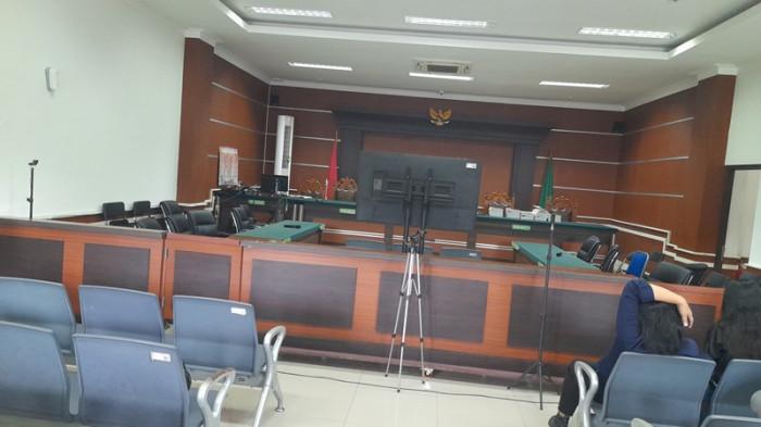 DANA HIBAH - Suasana sidang lanjutan kasus dugaan korupsi dana hibah Pemprov Sulut ke GMIM di Pengadilan Negeri Manado, Senin (27/10/2025).