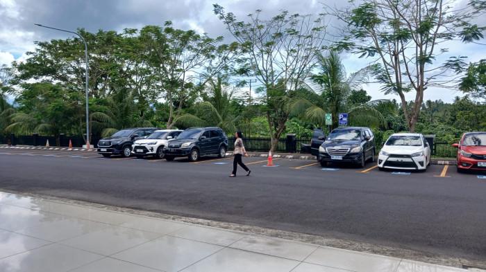 PN MANADO - Suasana Pengadilan Negeri Manado di Jalan Adipura Raya, Kima Atas, Mapanget, Manado, Sulawesi Utara, Jumat (10/4/2026). Sejumlah sidang masih berlangsung di tengah kebijakan WFH.