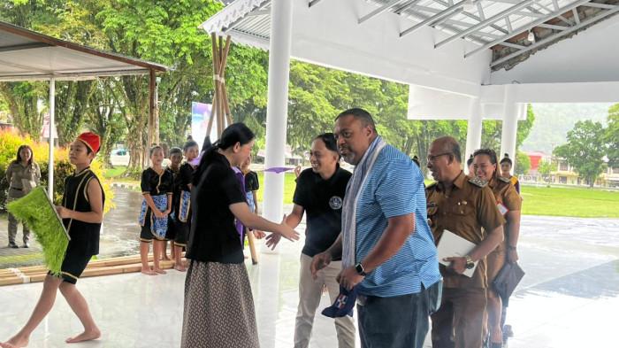 TERIMA AUDIENSI - Bupati Sangihe Michael Thungari terima audiensi delegasi Kemah Texas Amerika Serikat, Senin (25/5/2026). Bahas kerja sama lingkungan hidup,