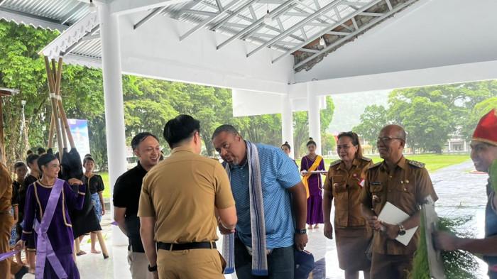 TERIMA AUDIENSI - Bupati Sangihe Michael Thungari terima audiensi delegasi Kemah Texas Amerika Serikat, Senin (25/5/2026). Bahas kerja sama lingkungan hidup,