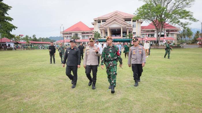 UPACARA - Suasana upacara pelepasan 350 prajurit Yonarme 2