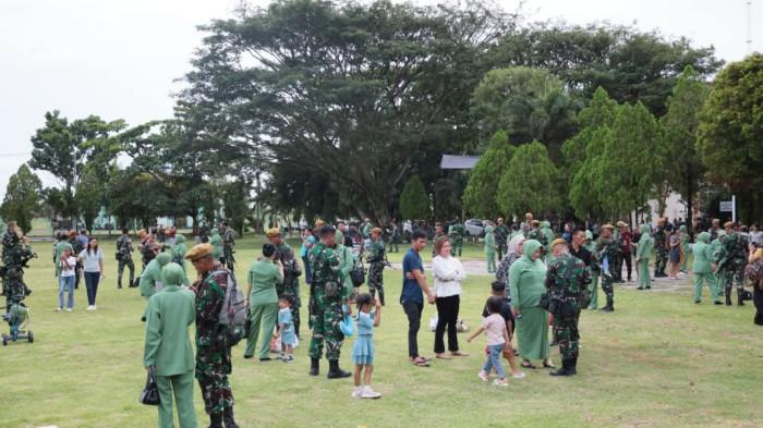UPACARA - Suasana upacara pelepasan 350 prajurit Yonarmed  4