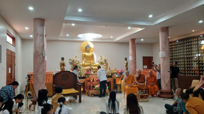 Umat Buddha di Kota Manado memperingati Hari Raya Tri Suci Waisak 2569 BE/