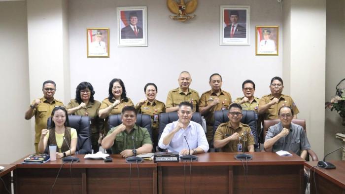 Wakil Ketua DPRD Sulut, Royke Anter didampingi Ketua Pansus, Henry Walukow