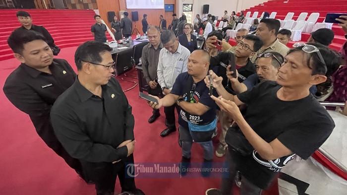 Wali Kota Bitung Hengky Honandar, SE., dan Wakil Wali Kota Randito Maringka